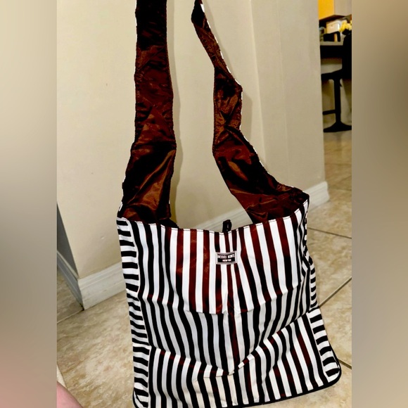Henri Bendel “Zip Around Tote” - Picture 3 of 3